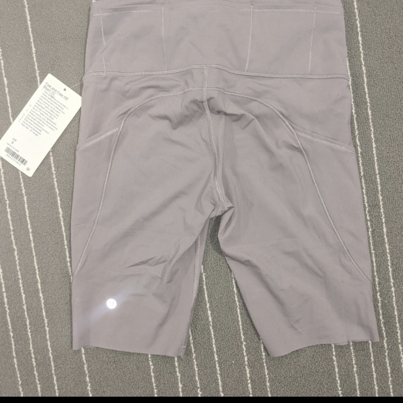 Lululemon Fast and Free short 10" non reflective - Picture 2 of 3